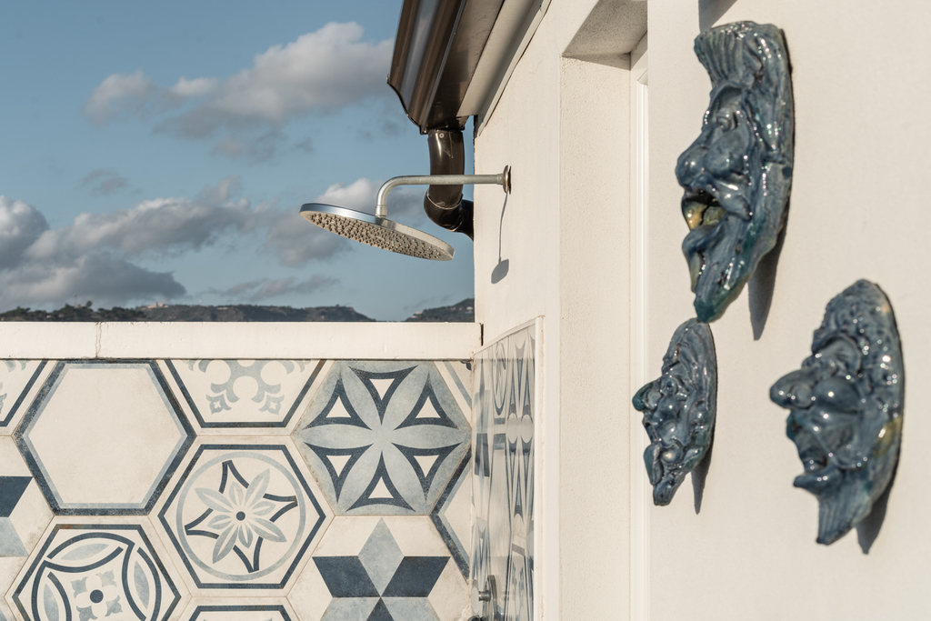 doccia esterna terrazza attico progetto architettura Crucitti Architetti