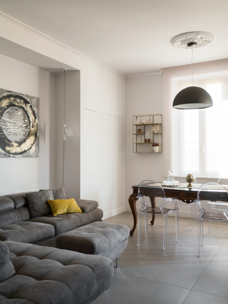 soggiorno con arredi classici e moderni Crucitti Architetti