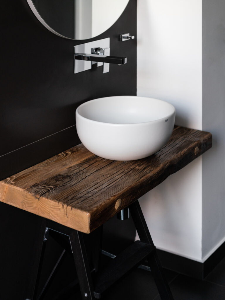 lavabo su piano legno bagno moderno Crucitti Architetti