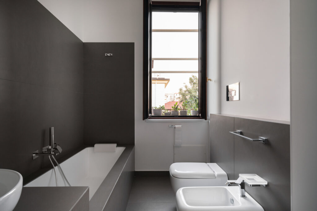 bagno moderno design minimal Crucitti Architetti progetto residenziale
