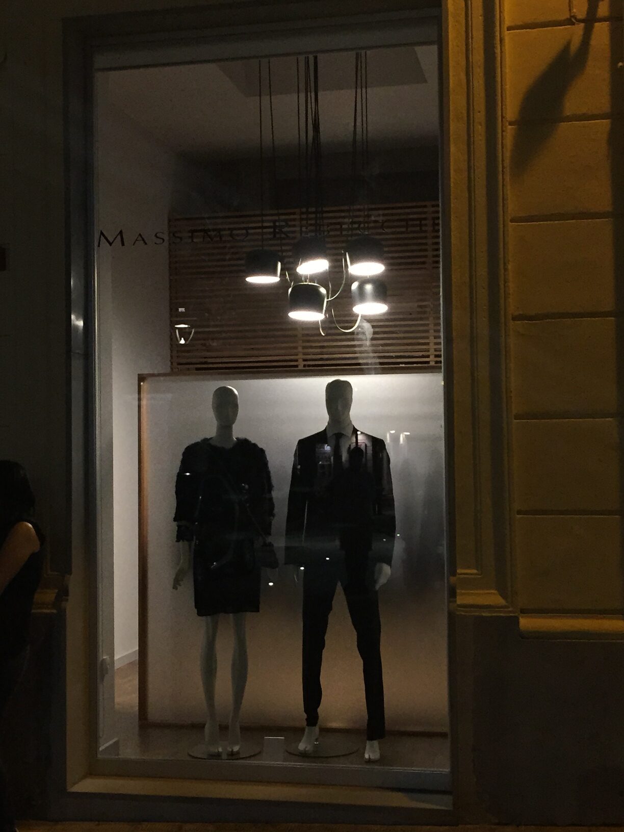 Vetrina negozio abbigliamento Massimo Rebecchi interior design Crucitti Architetti