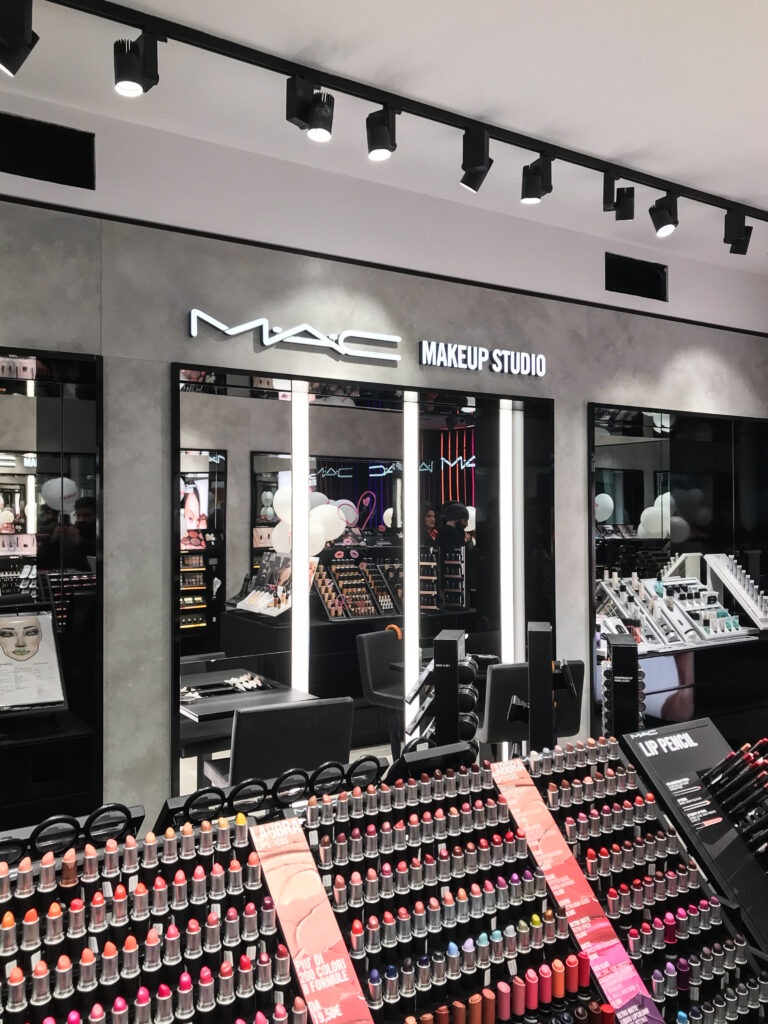 progetto negozio MAC makeup studio interior design Crucitti Architetti