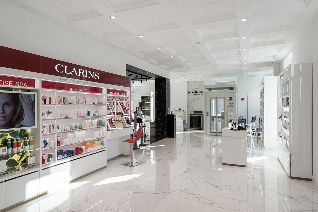 profumeria NAIMA Reggio Calabria interior design Crucitti Architetti negozio beauty Clarins