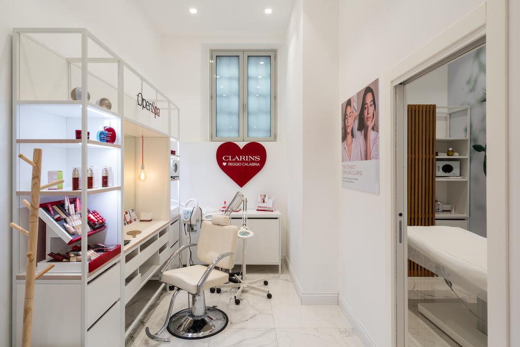 postazione beauty NAIMA Reggio Calabria makeup station profumeria artistica design Crucitti Architettiinterno Crucitti Architetti