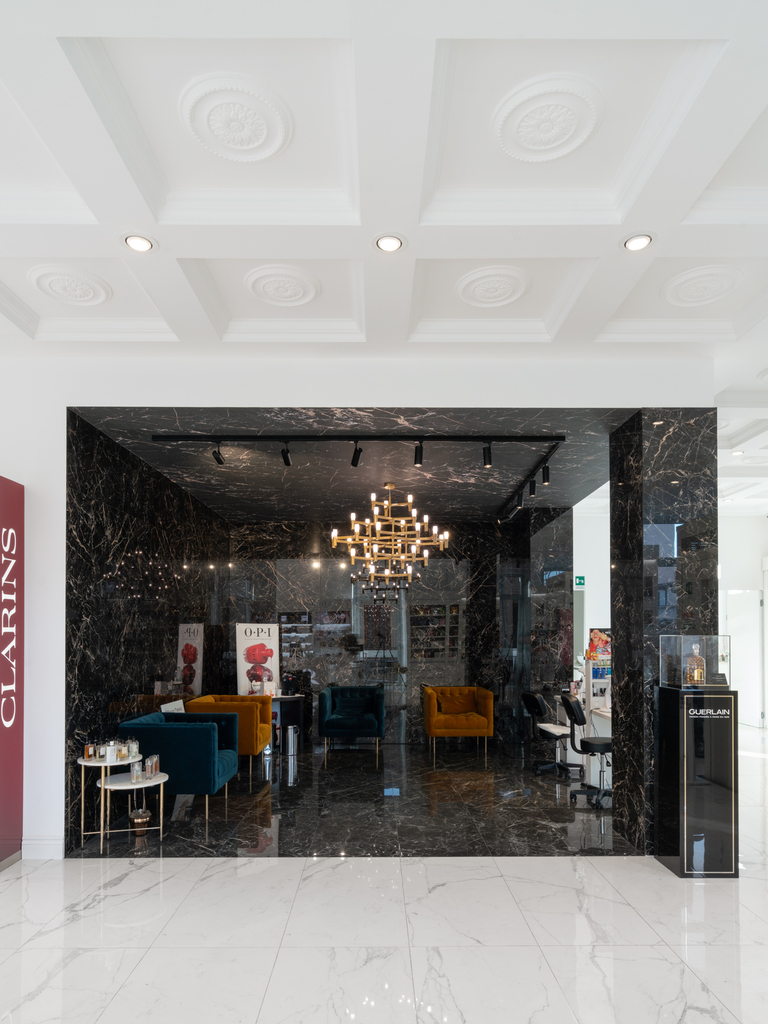 negozio beauty NAIMA Reggio Calabria esposizione Clarins Crucitti Architetti