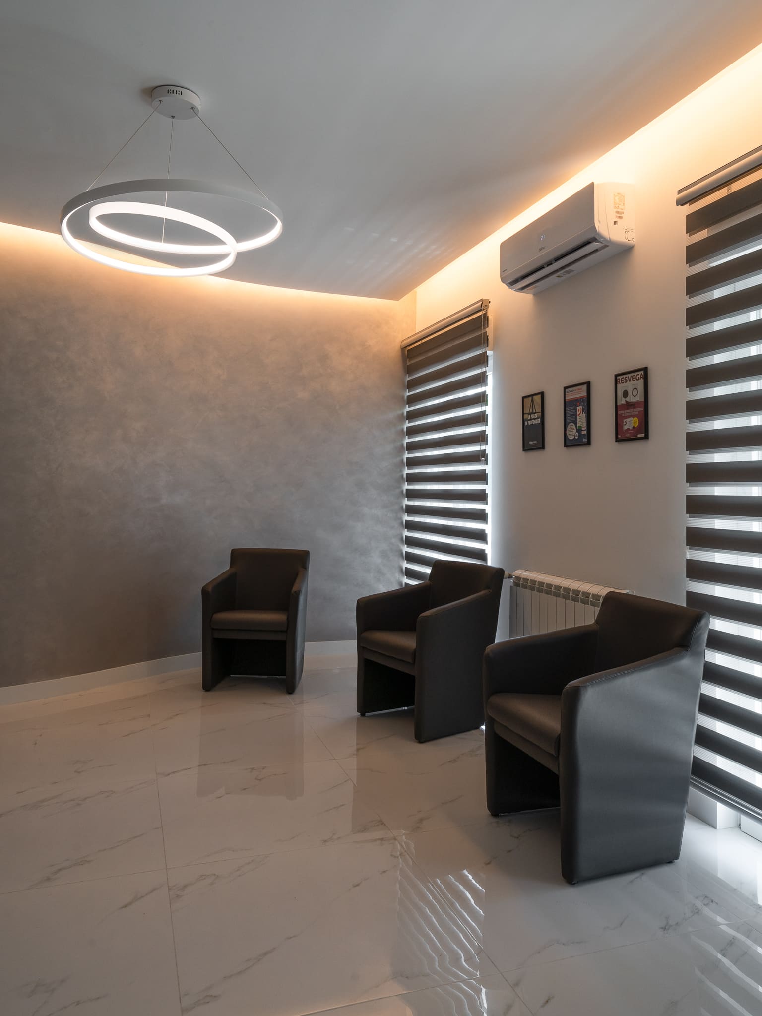illuminazione design sala attesa studio medico Crucitti Architetti Reggio Calabria