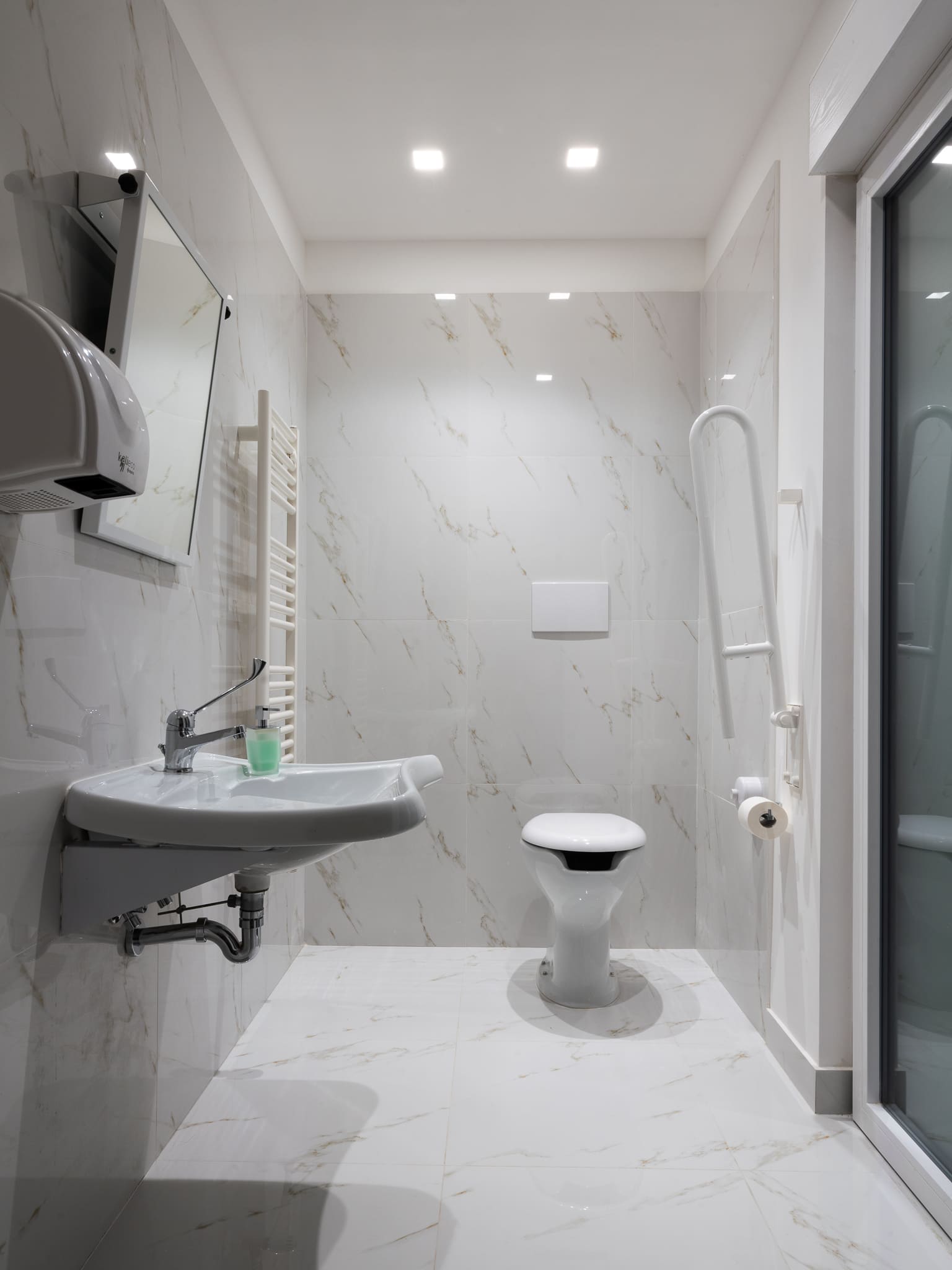 bagno studio medico Reggio Calabria gres effetto marmo Crucitti Architetti