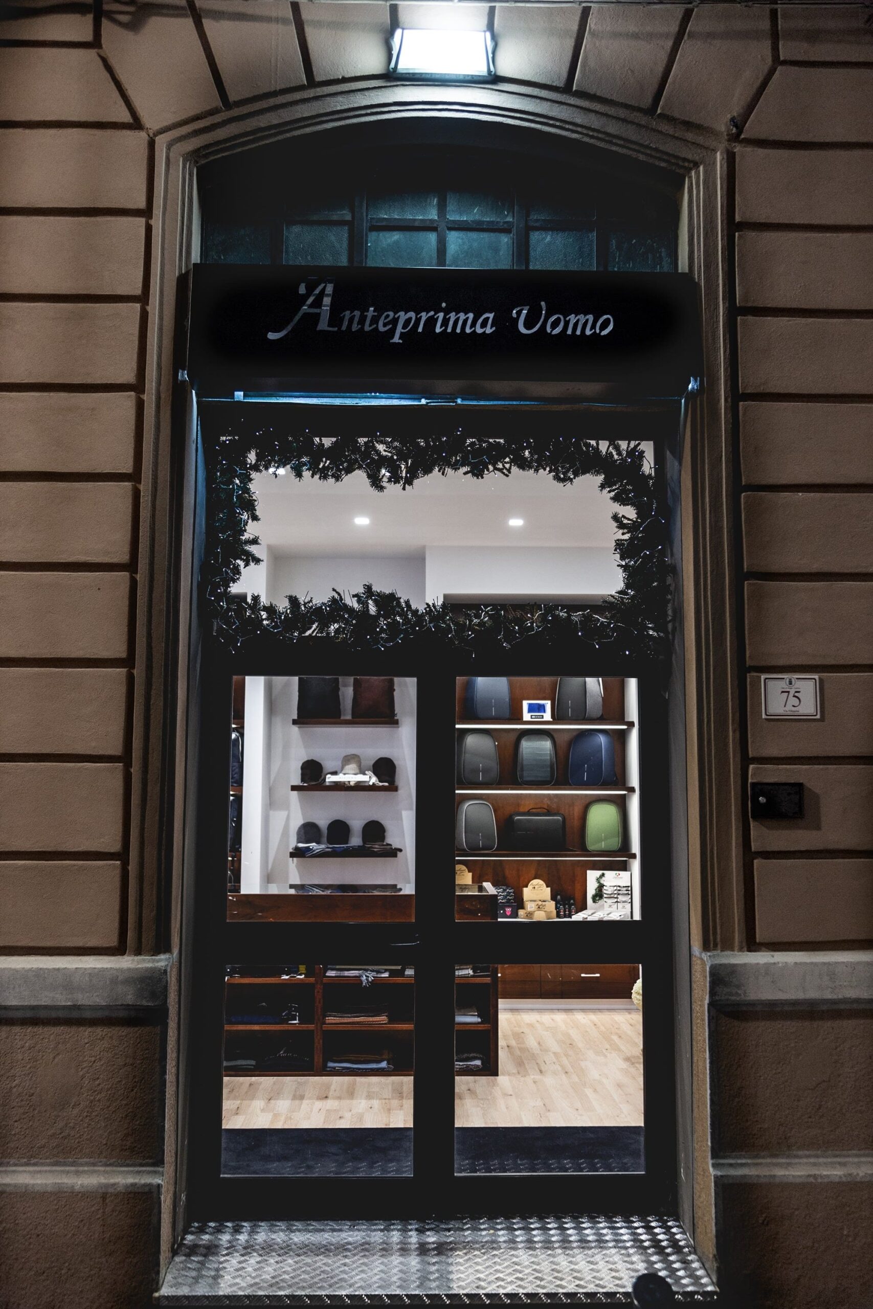 ingresso boutique Anteprima Uomo Reggio Calabria design negozio Crucitti Architetti