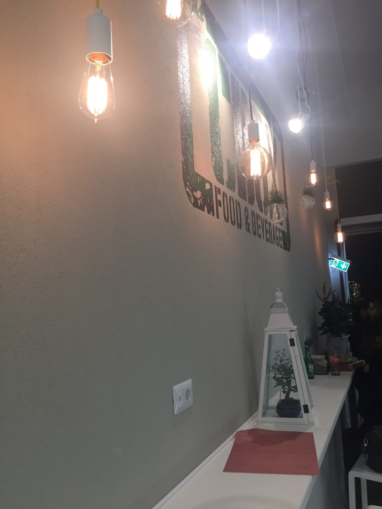 parete illuminata design interno CBOX Reggio Calabria dettaglio luce ambiente Crucitti Architetti